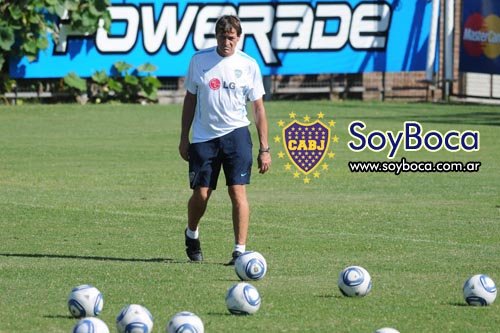 Falcioni en la practica de Boca Juniors