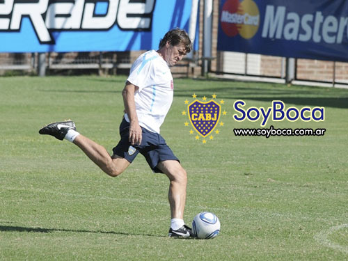 Falcioni en un entrenamiento previo al partido con Tigre