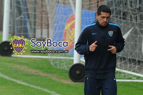 Riquelme entrena previo al partido de River, fue exigido.