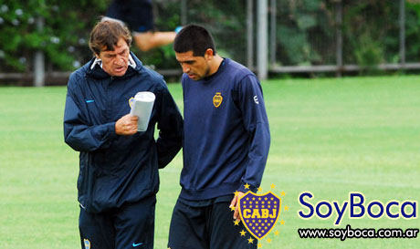 Riquelme y Falcioni en la pratica de Boca. Hay Paz.