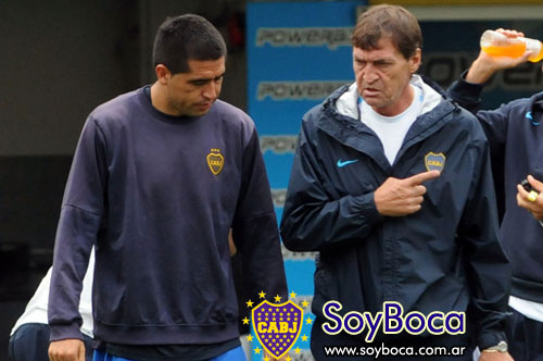 Riquelme y Falcioni en la práctica